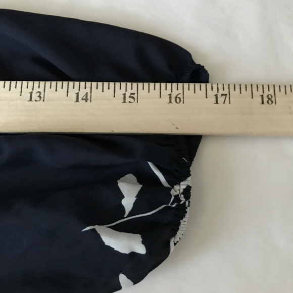 JOIE Eilga Floral Split Neck Blouse Navy White Top Women’s Size Large - Picture 16 of 16